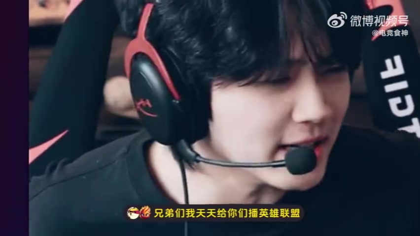 乐言:我天天播英雄联盟但礼物100块都没有,不PK真的要饿死了